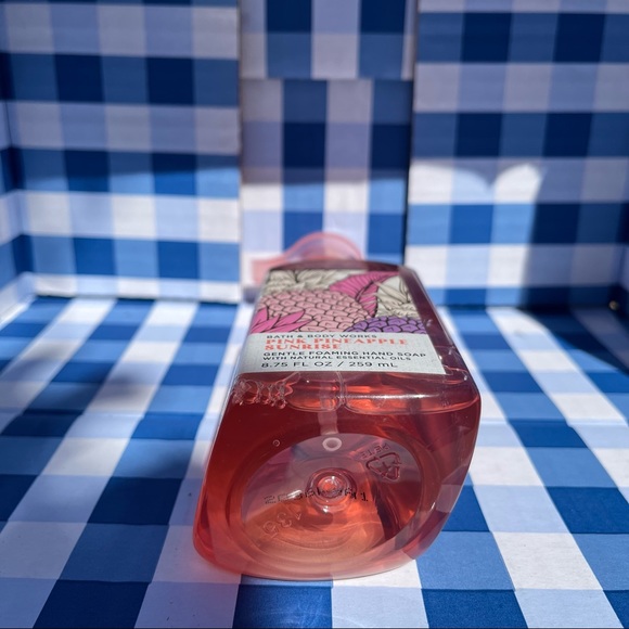 PINK PINEAPPLE SUNRISE Single Wick Candle & Foaming Hand Soap Bundle - Picture 9 of 13